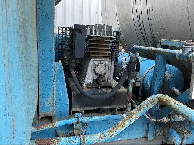 2001 renault 22 ava 320 dci vrachtwagen - afbeelding 9 van  32