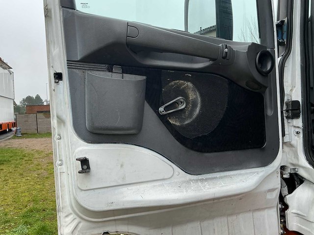 2001 scania gb4x2/6 vrachtwagen + kraan - afbeelding 10 van  47