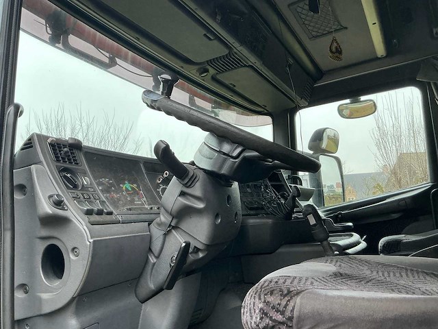 2001 scania gb4x2/6 vrachtwagen + kraan - afbeelding 13 van  47