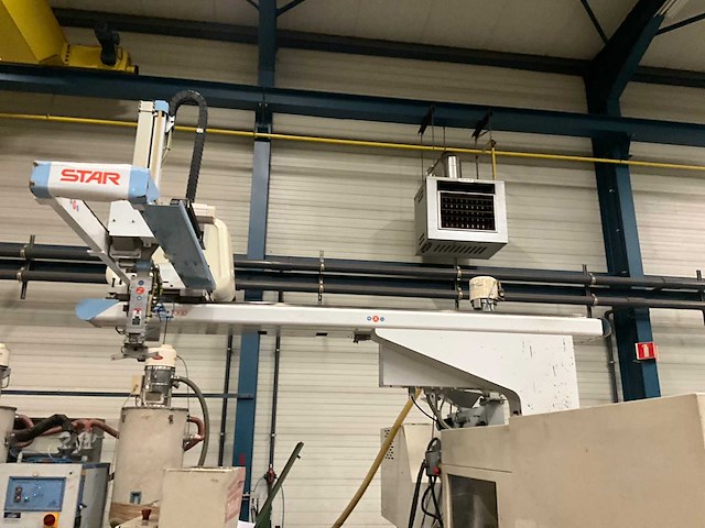 2001 toshiba spuitgietmachine met robotarm star - afbeelding 2 van  17