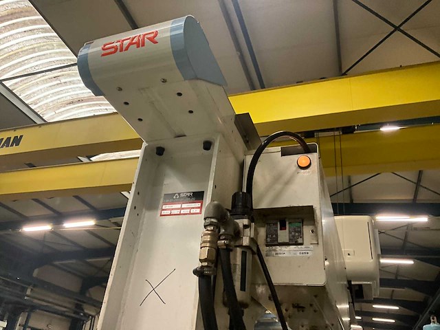 2001 toshiba spuitgietmachine met robotarm star - afbeelding 4 van  17