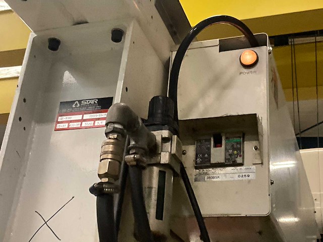 2001 toshiba spuitgietmachine met robotarm star - afbeelding 5 van  17
