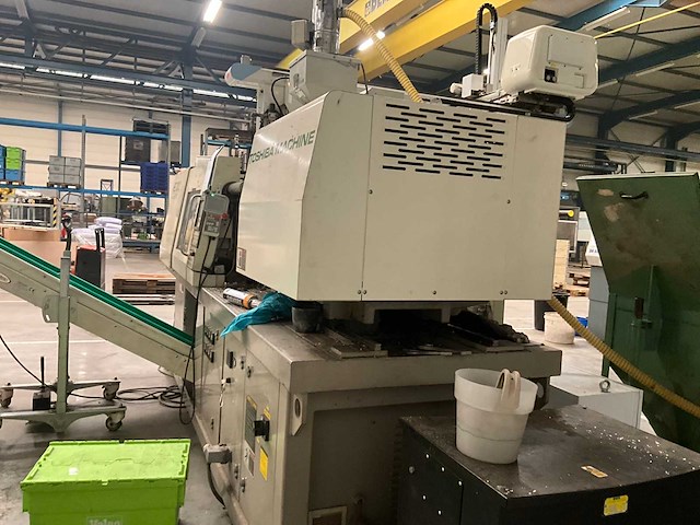2001 toshiba spuitgietmachine met robotarm star - afbeelding 7 van  17