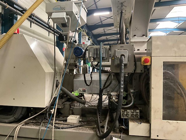 2001 toshiba spuitgietmachine met robotarm star - afbeelding 8 van  17