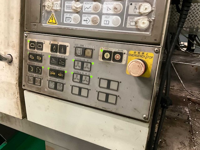 2001 toshiba spuitgietmachine met robotarm star - afbeelding 14 van  17