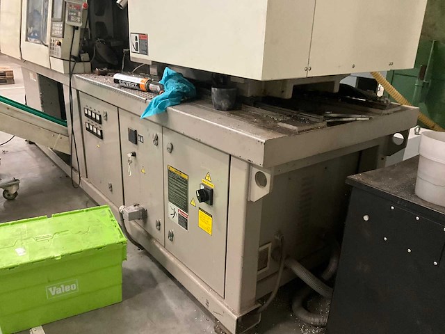 2001 toshiba spuitgietmachine met robotarm star - afbeelding 16 van  17