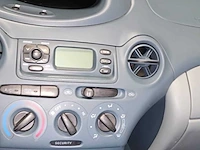 2001 toyota yaris auto - afbeelding 5 van  11