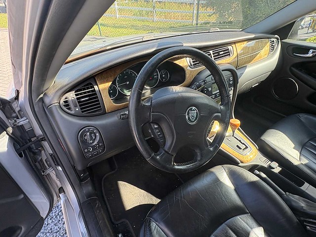 2002 - jaguar - x-type - 2.5 v6 executive - car - afbeelding 2 van  10