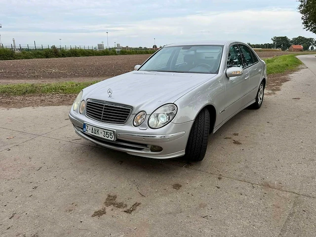 2002 - mercedes - e220cdi - sedan - afbeelding 1 van  23