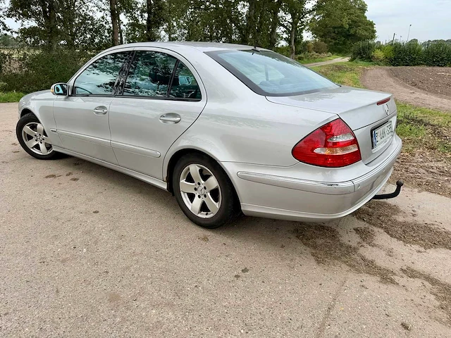2002 - mercedes - e220cdi - sedan - afbeelding 21 van  23