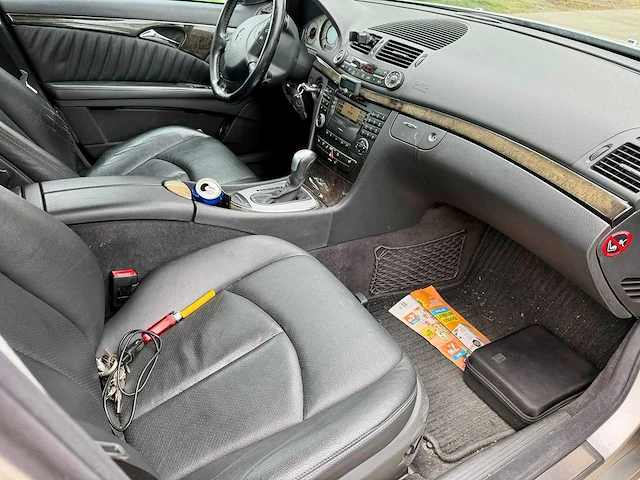 2002 - mercedes - e220cdi - sedan - afbeelding 4 van  23