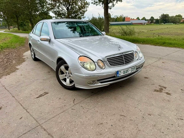 2002 - mercedes - e220cdi - sedan - afbeelding 17 van  23
