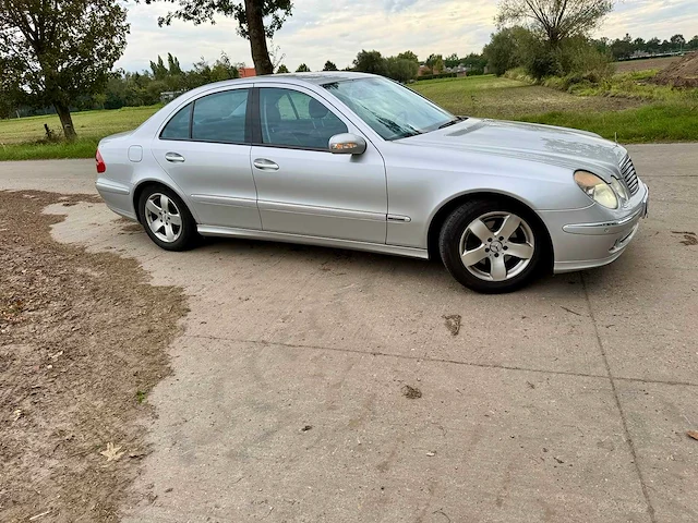 2002 - mercedes - e220cdi - sedan - afbeelding 18 van  23