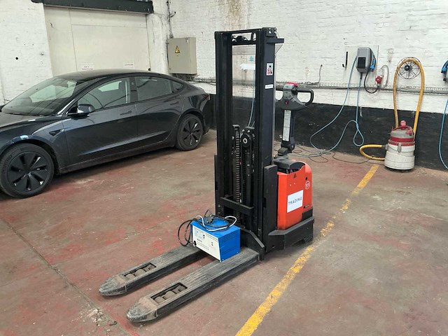 2002 bt s12f stapelaar - afbeelding 1 van  15