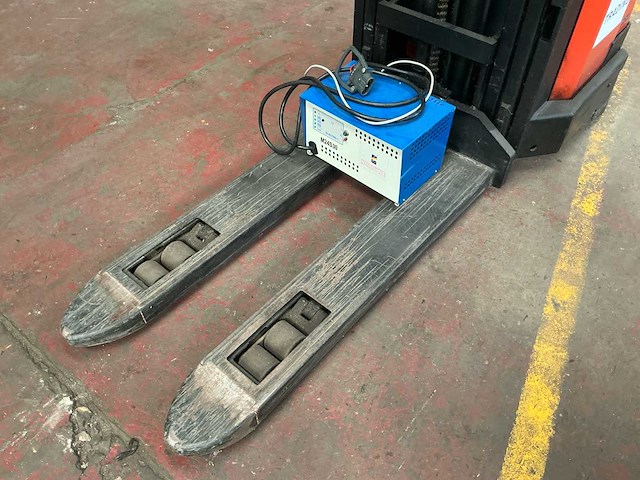 2002 bt s12f stapelaar - afbeelding 15 van  15