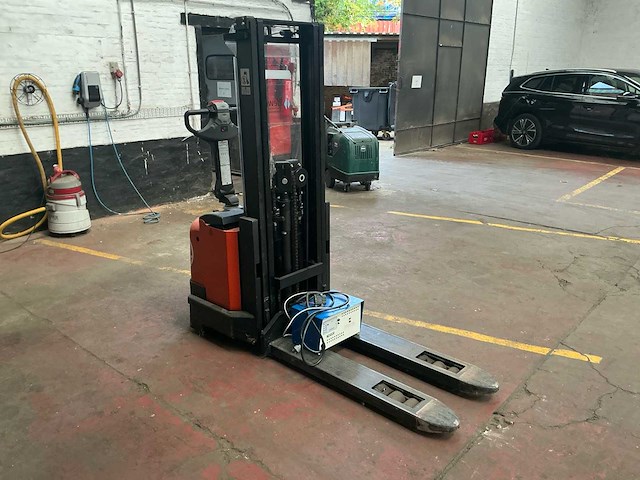 2002 bt s12f stapelaar - afbeelding 12 van  14