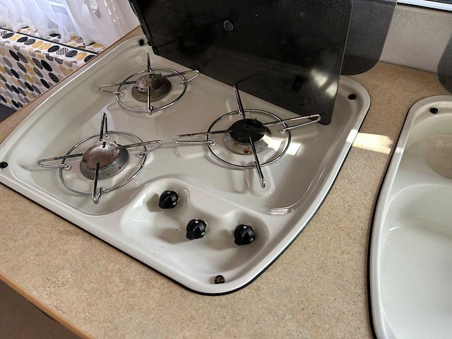 2002 caravelair caravan - afbeelding 10 van  13