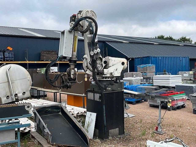 2002 fanuc industriële robot - afbeelding 1 van  11