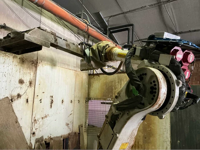 2002 fanuc r-2000ia 165f industriële robot - afbeelding 13 van  17