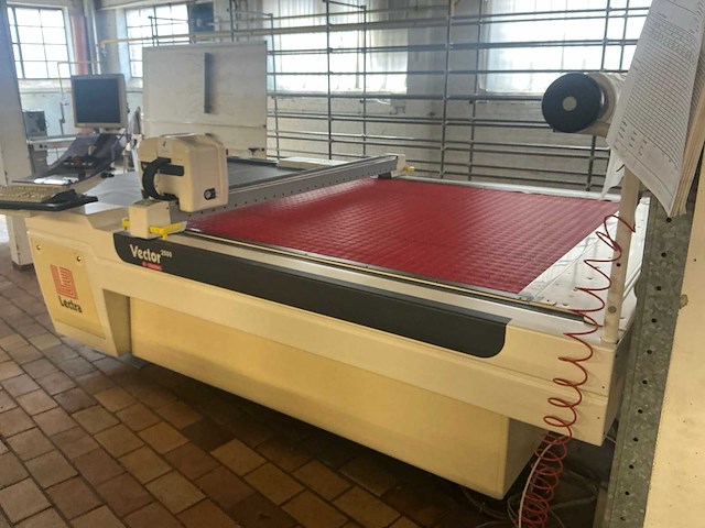2002 lectra vector 2500 textiel snijmachine - afbeelding 1 van  10
