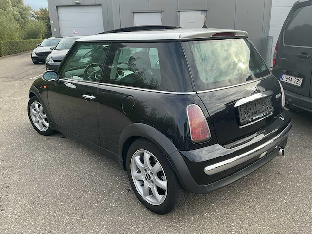 2002 mini cooper hatchback personenauto - afbeelding 20 van  26
