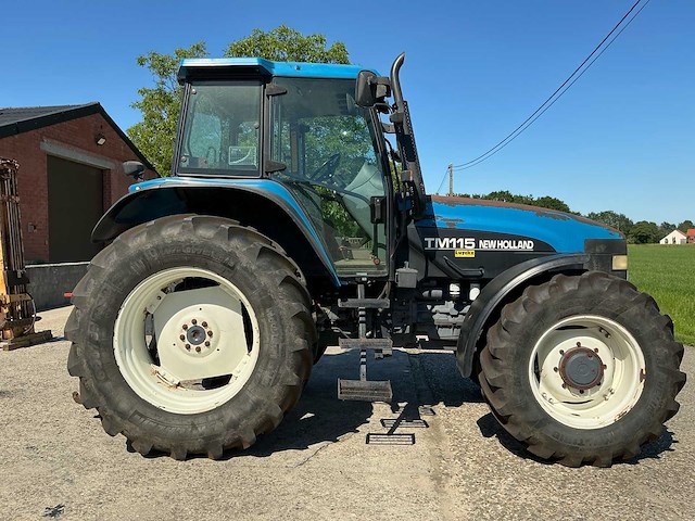 2002 new holland tm115 vierwielaangedreven landbouwtractor - afbeelding 2 van  31