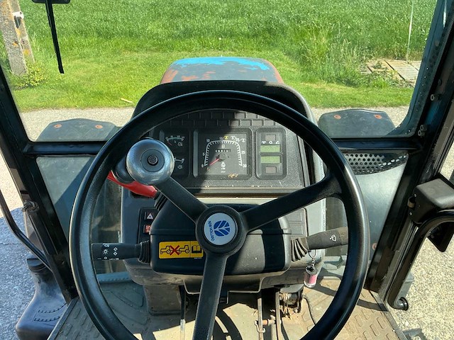2002 new holland tm115 vierwielaangedreven landbouwtractor - afbeelding 16 van  31