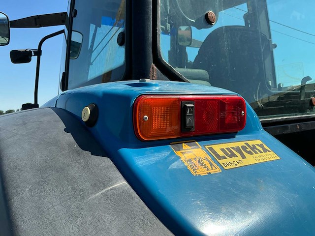 2002 new holland tm115 vierwielaangedreven landbouwtractor - afbeelding 11 van  32