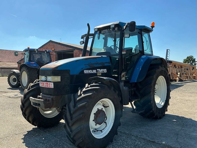 2002 new holland tm115 vierwielaangedreven landbouwtractor - afbeelding 1 van  32