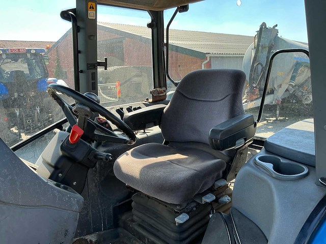 2002 new holland tm115 vierwielaangedreven landbouwtractor - afbeelding 13 van  32