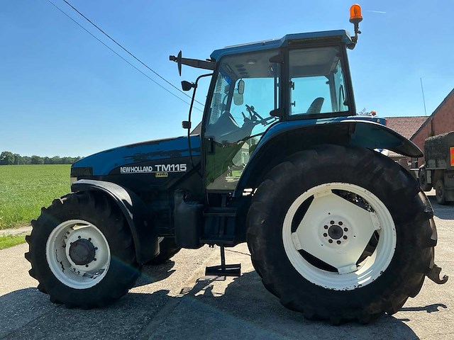 2002 new holland tm115 vierwielaangedreven landbouwtractor - afbeelding 23 van  32