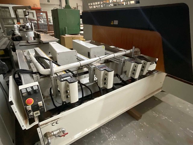 2002 scm-record: 142 cnc machinecentrum voor hout - afbeelding 16 van  19