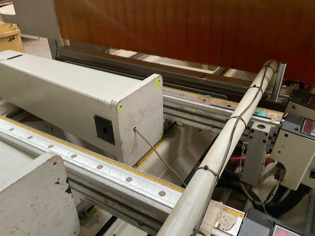 2002 scm-record: 142 cnc machinecentrum voor hout - afbeelding 10 van  19