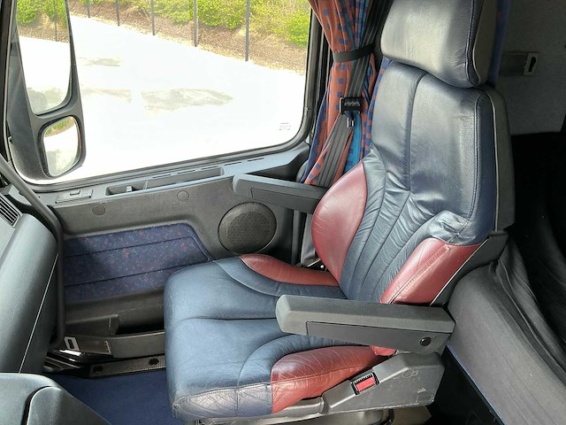 2002 volvo nh42t46a446g vrachtwagen - afbeelding 2 van  32