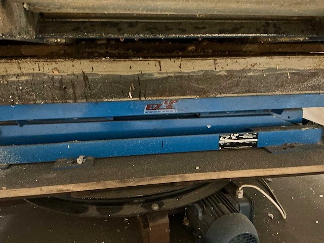 2003 bishamon e7 up ezu-15 pneumatische heftafel met elektrische draaikrans - afbeelding 5 van  8