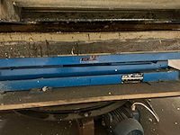 2003 bishamon e7 up ezu-15 pneumatische heftafel met elektrische draaikrans - afbeelding 5 van  8