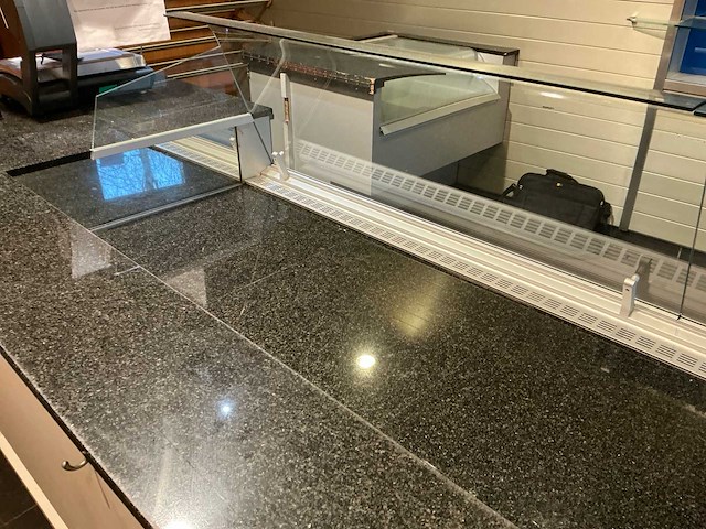 2003 koeltoonbank + broodrekken - afbeelding 3 van  18