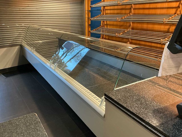 2003 koeltoonbank + broodrekken - afbeelding 11 van  18