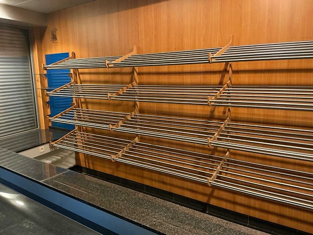 2003 koeltoonbank + broodrekken - afbeelding 12 van  18