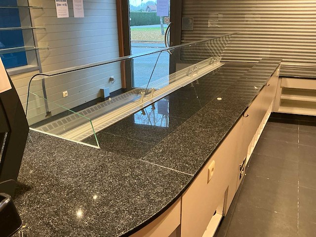 2003 koeltoonbank + broodrekken - afbeelding 15 van  18