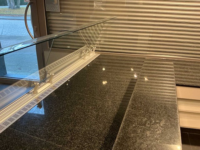 2003 koeltoonbank + broodrekken - afbeelding 17 van  18