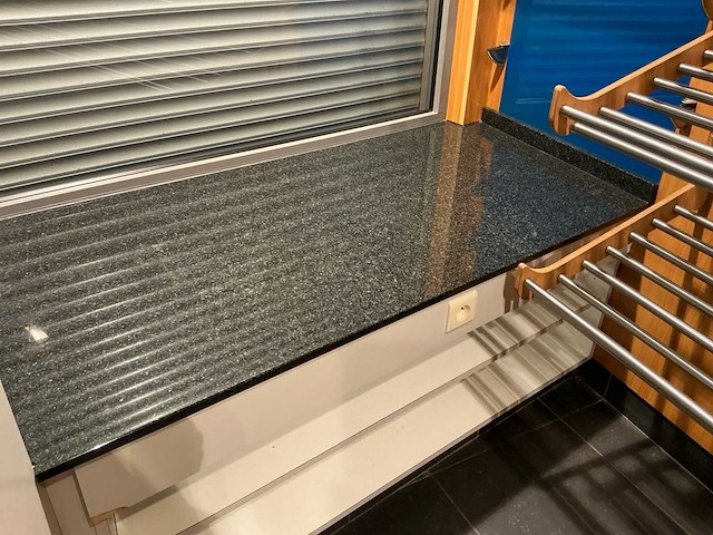 2003 koeltoonbank + broodrekken - afbeelding 18 van  18