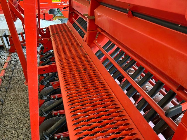 2003 kuhn seeder - afbeelding 6 van  16