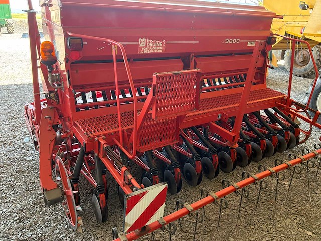 2003 kuhn seeder - afbeelding 10 van  16