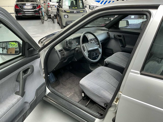2003 lada 112 1.5 gli 16v - slechts 11km! - afbeelding 2 van  53