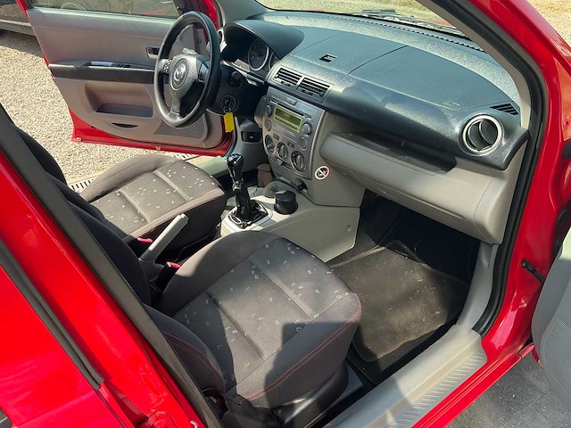 2003 mazda 2 stationwagen break personenauto - afbeelding 14 van  32