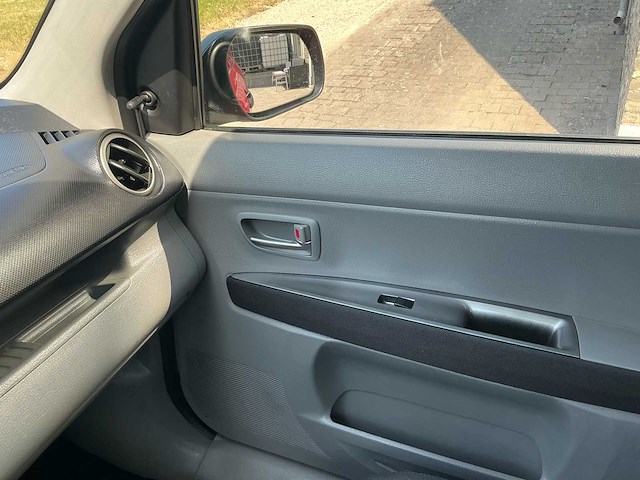 2003 mazda 2 stationwagen break personenauto - afbeelding 7 van  31