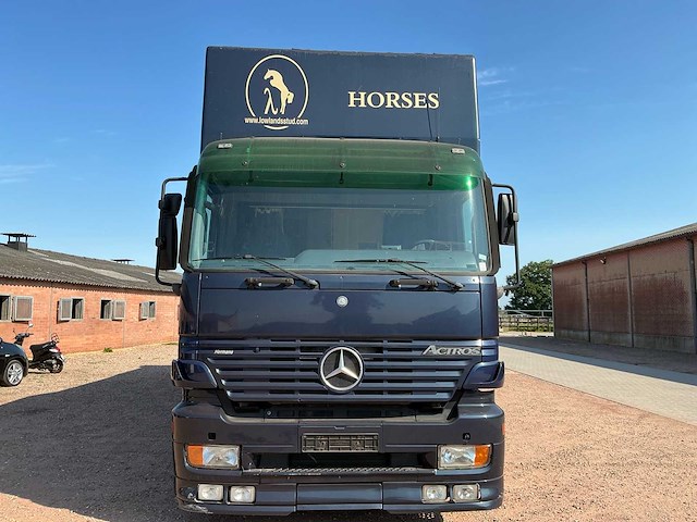 2003 mercedes-benz actros paarden vrachtwagen - afbeelding 2 van  32