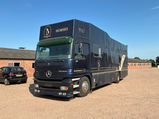 2003 mercedes-benz actros paarden vrachtwagen - afbeelding 1 van  32