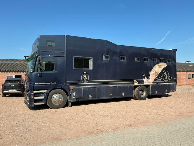 2003 mercedes-benz actros paarden vrachtwagen - afbeelding 9 van  32